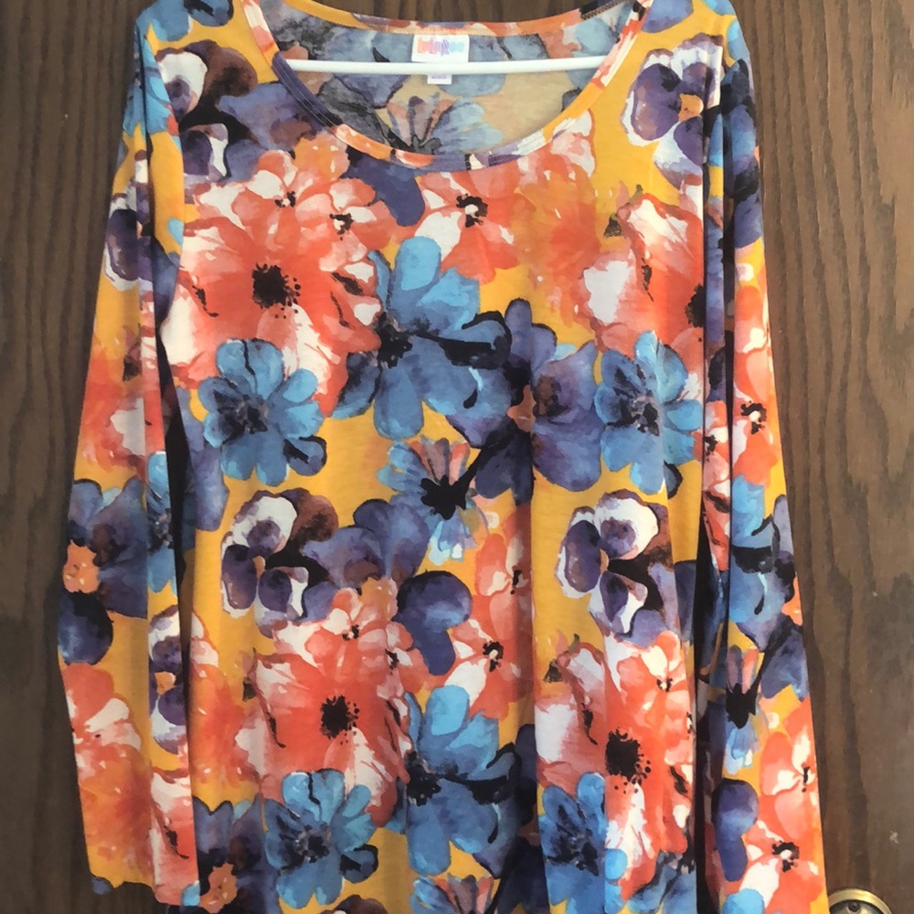 Lularoe lynnae long sleeves tee